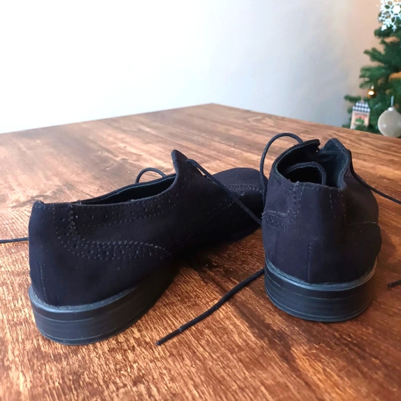 Old Navy Suede Shoes - Picture 9 of 10